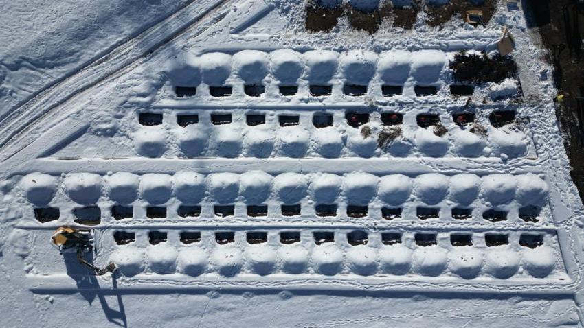Erzurum'da kış hazırlıkları: Toprak donmadan mezar yerleri yazın hazırlanıyor