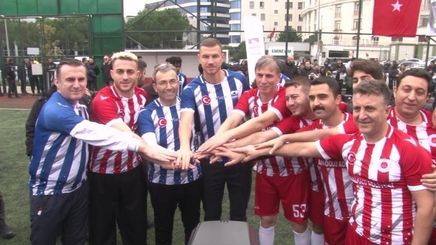 Barış Alper Yılmaz ile Edin Dzeko aynı karede! Dünya Engelliler Günü için sahaya çıktılar