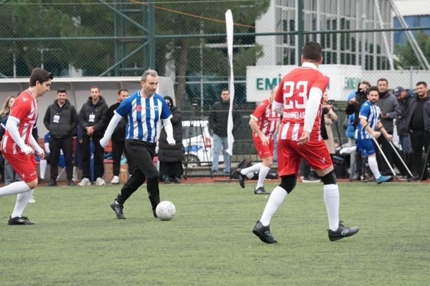 Barış Alper Yılmaz ile Edin Dzeko aynı karede! Dünya Engelliler Günü için sahaya çıktılar