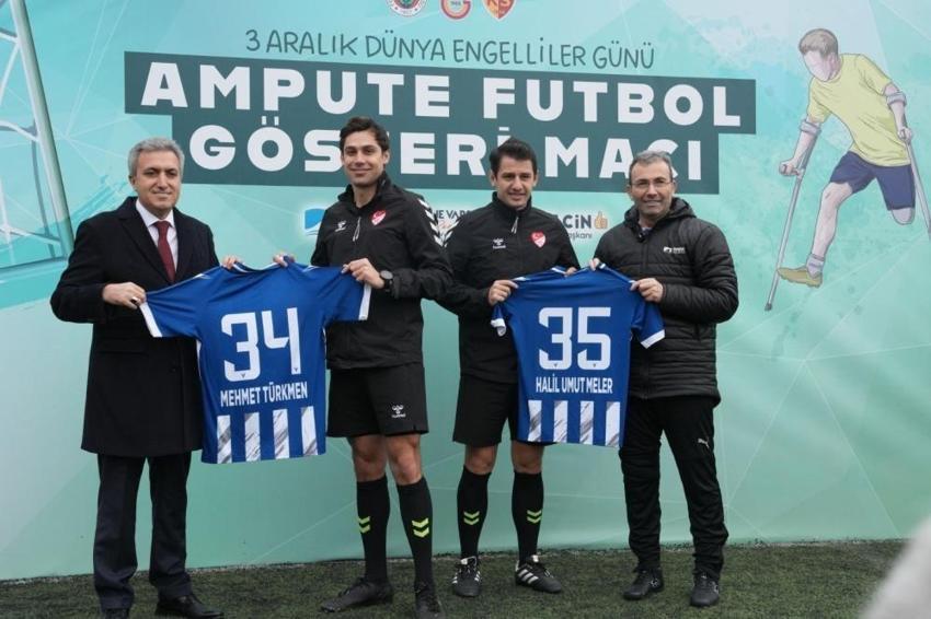 Barış Alper Yılmaz ile Edin Dzeko aynı karede! Dünya Engelliler Günü için sahaya çıktılar