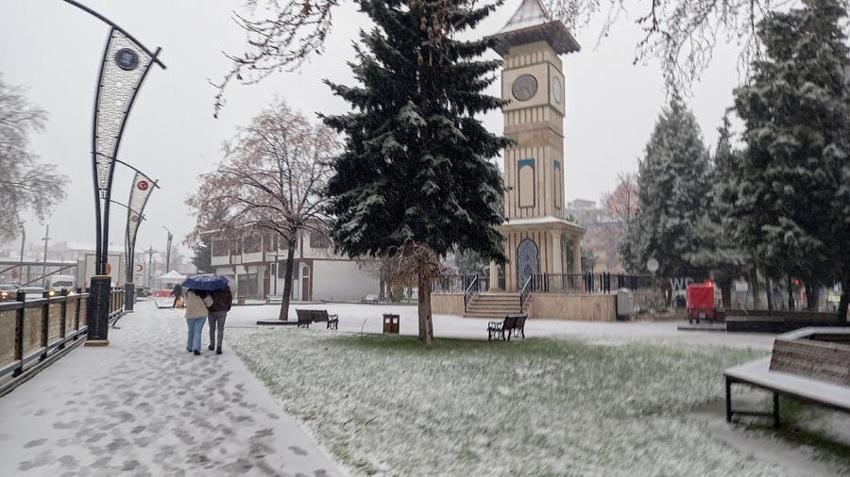 Kar, karla karışık yağmur, sağanak yağışlar ve kuvvetli fırtına uyarısı Meteoroloji'den geldi
