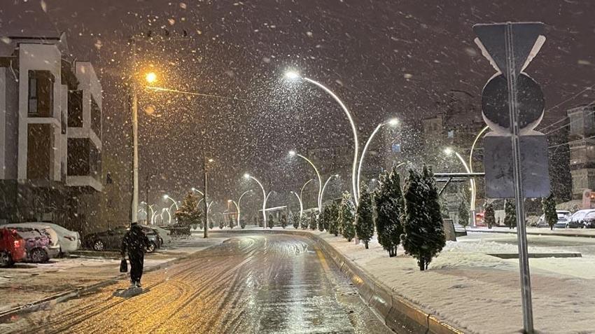 Kar, karla karışık yağmur, sağanak yağışlar ve kuvvetli fırtına uyarısı Meteoroloji'den geldi