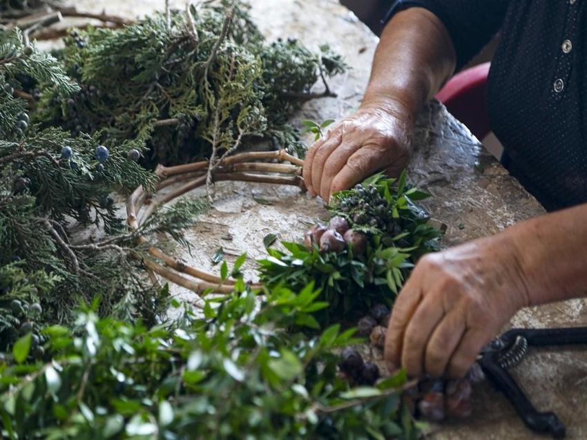 Yılda 1 milyon adet, 10 milyon Euro gelir! Antalyalı kadınların Noel Çelengi mesaisi başladı