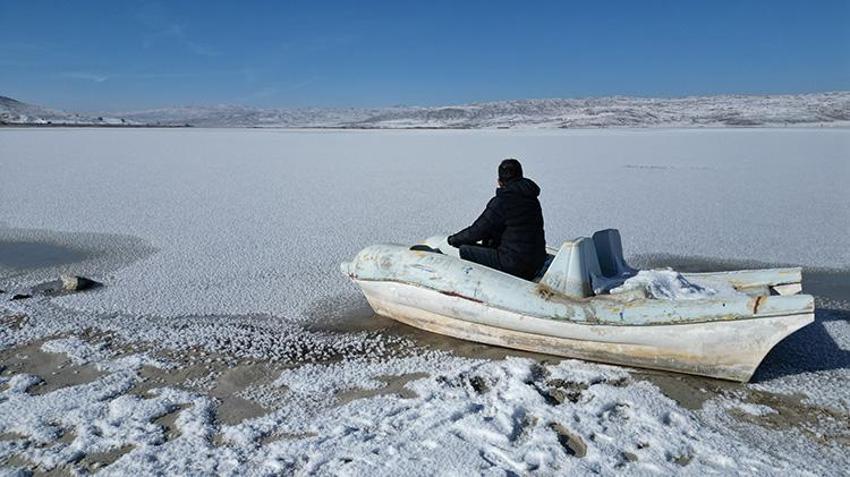 Sivas'ta buz tutan göllerde eskimo usulü balık avlama! En az 3 ay buzlu kalıyor