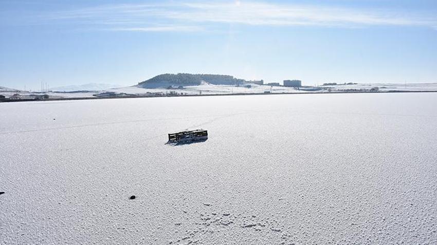 Sivas'ta buz tutan göllerde eskimo usulü balık avlama! En az 3 ay buzlu kalıyor
