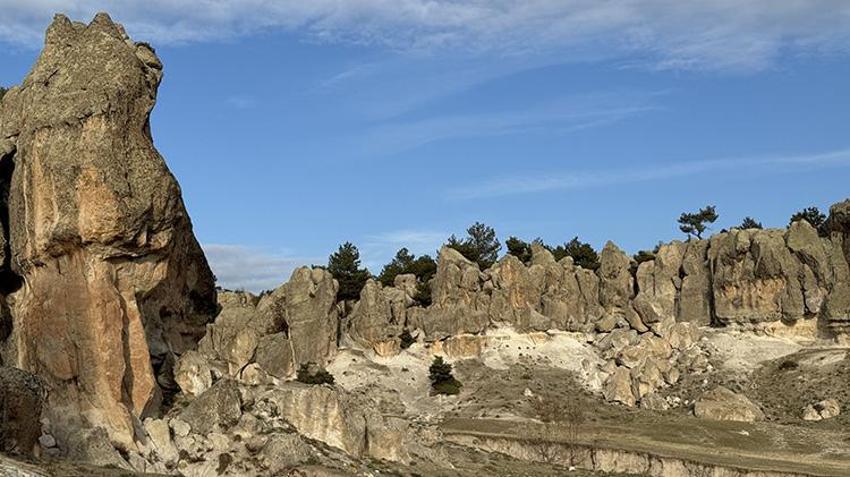 Afyonkarahisar Frig Vadisi'nde turizm hareketliliği! Binlerce yerli ve yabancı turisti ağırlıyor