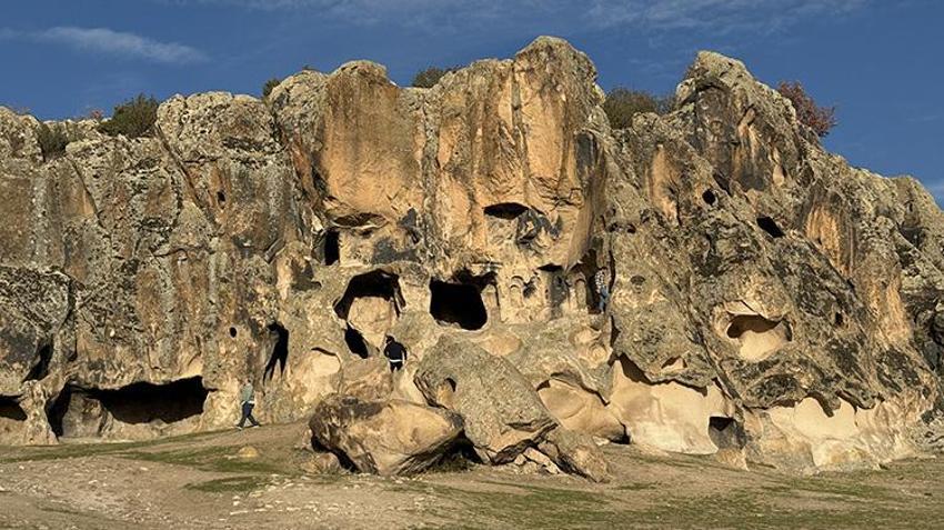 Afyonkarahisar Frig Vadisi'nde turizm hareketliliği! Binlerce yerli ve yabancı turisti ağırlıyor