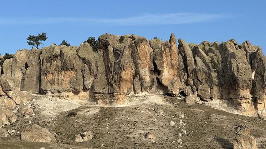 Afyonkarahisar Frig Vadisi'nde turizm hareketliliği! Binlerce yerli ve yabancı turisti ağırlıyor