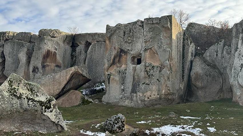 Afyonkarahisar Frig Vadisi'nde turizm hareketliliği! Binlerce yerli ve yabancı turisti ağırlıyor