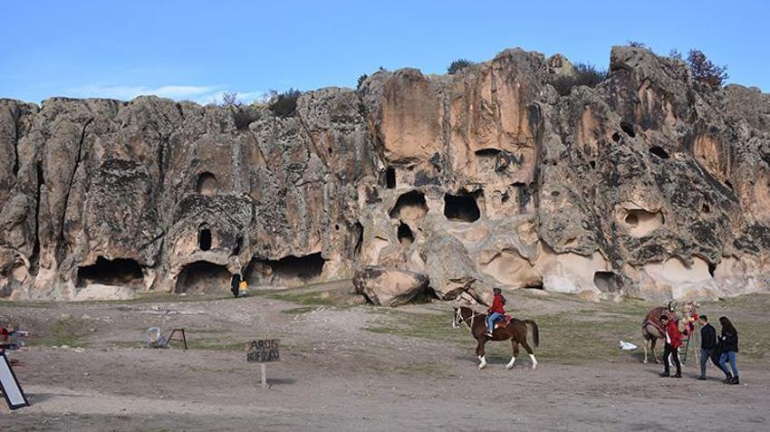 Afyonkarahisar Frig Vadisi'nde turizm hareketliliği! Binlerce yerli ve yabancı turisti ağırlıyor