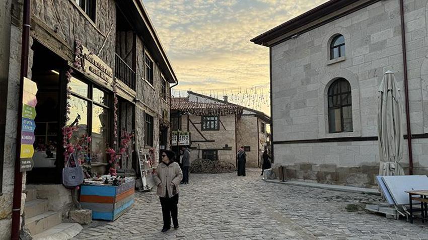 Afyonkarahisar Frig Vadisi'nde turizm hareketliliği! Binlerce yerli ve yabancı turisti ağırlıyor