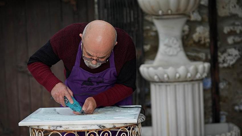 'Yaşayan İnsan Hazinesi' yarım asırdır mermere hayat veriyor! Müzelerde sergileniyor
