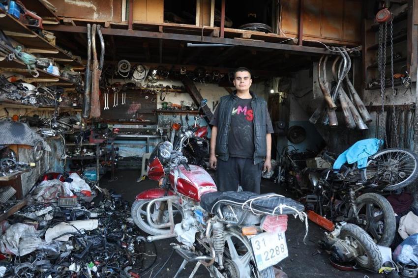Bu atölye 'de motosikletler Berkay ustaya emanet! 16 yaşında yılların ustasına meydan okuyor