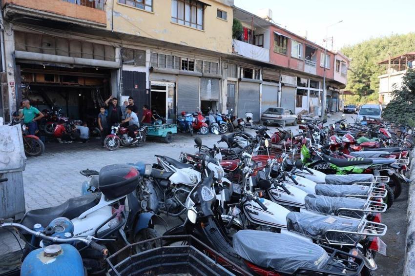 Bu atölye 'de motosikletler Berkay ustaya emanet! 16 yaşında yılların ustasına meydan okuyor