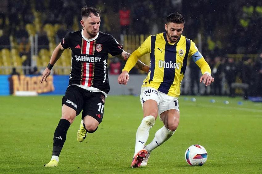 Sol bek, orta saha ve forvet transferi aynı anda bitiyor! Ali Koç ikna etti, şampiyonluk getirecek bomba patladı