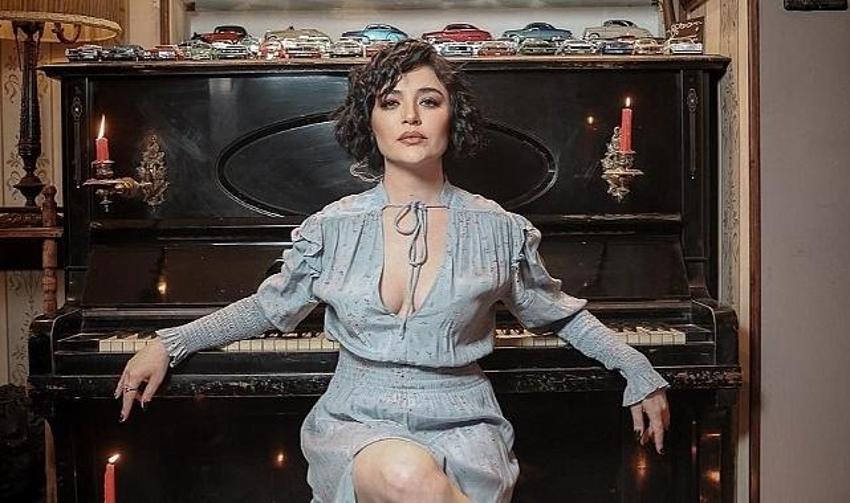 Bebeği kucağında uyuyakaldı! Ünlü oyuncudan olay gönderme
