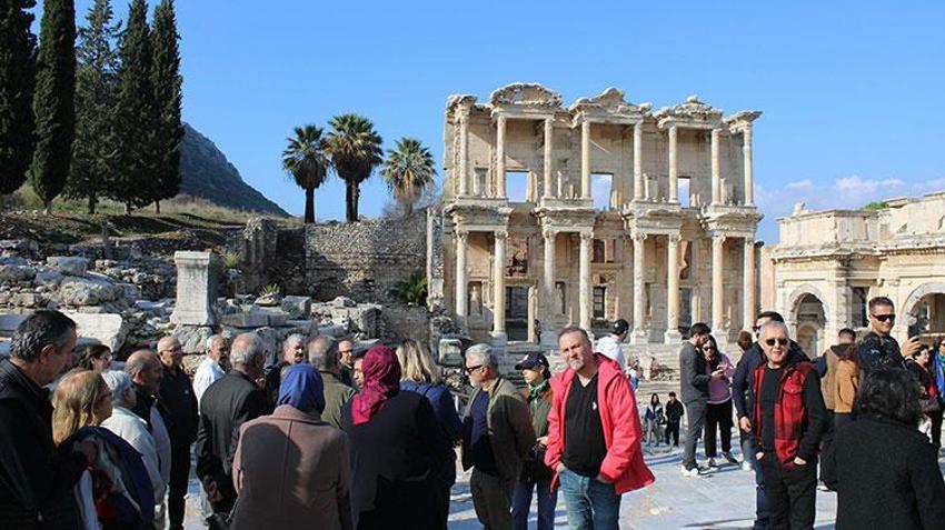 Emeklilere ücretsiz tatil fırsatı! Kuşadası'nda 5 yıldızlı otelde konaklama imkanı