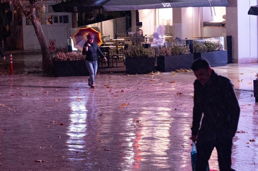 Meteoroloji son hava durumu raporunu yayınladı 28 şehri sağanak yağış için uyardı!