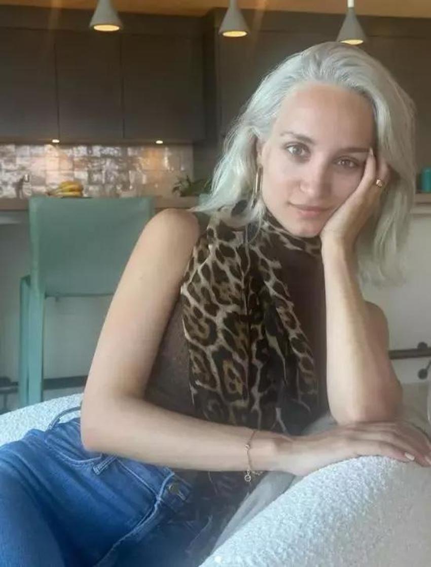 Kerem Bursin ve Meliisa Tapan aşkı hız kesmeden devam ediyor! Aşkı için her hafta Çeşme'de