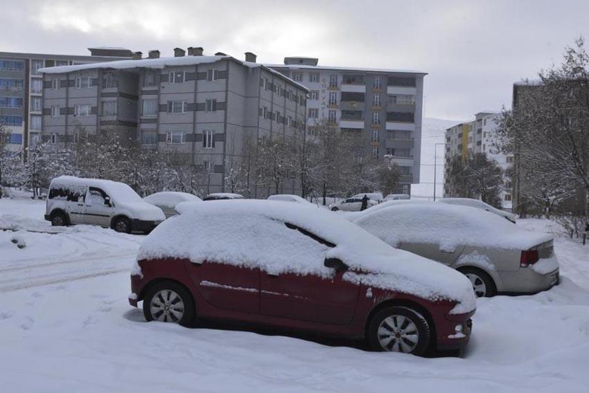 Lapa lapa kar yağışı, gök gürültülü sağanak yağmur ve kuvvetli rüzgar geliyor! Meteoroloji yaşanabilecek olumsuzluklara karşı illeri uyardı