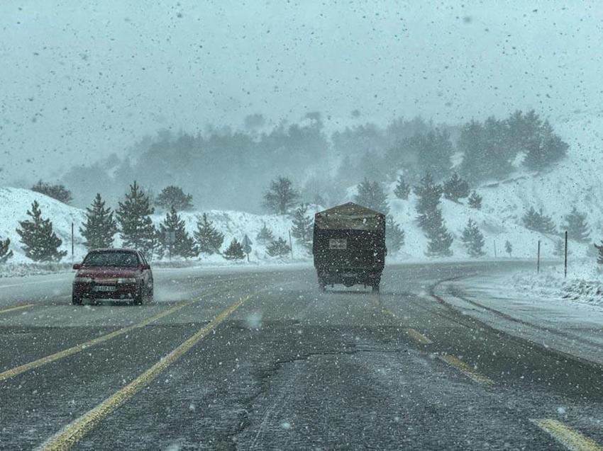 Lapa lapa kar yağışı, gök gürültülü sağanak yağmur ve kuvvetli rüzgar geliyor! Meteoroloji yaşanabilecek olumsuzluklara karşı illeri uyardı