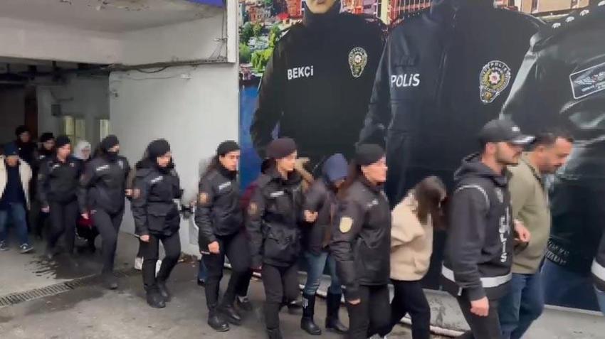 'Yenidoğan çetesi' soruşturması kapsamında gözaltına alınan 15 şüpheliden 11'i tutuklandı.