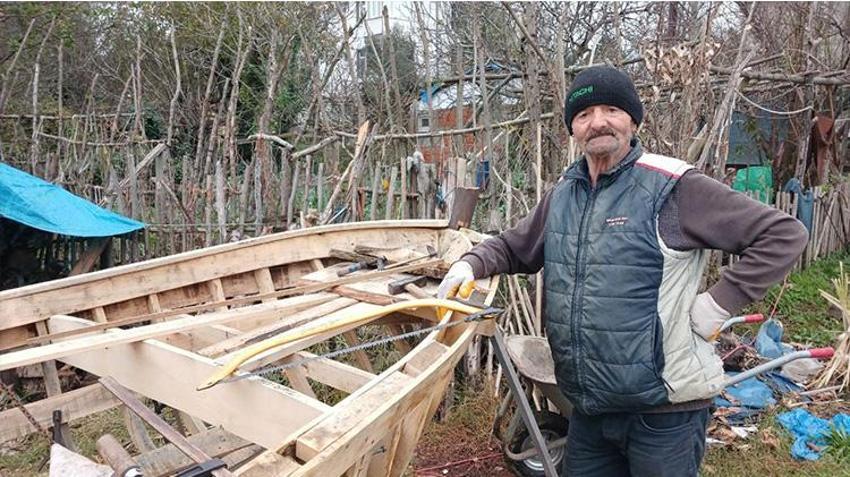 Akçakoca'da 71 yaşındaki usta yaptığı kayıklarla gençlere taş çıkartıyor