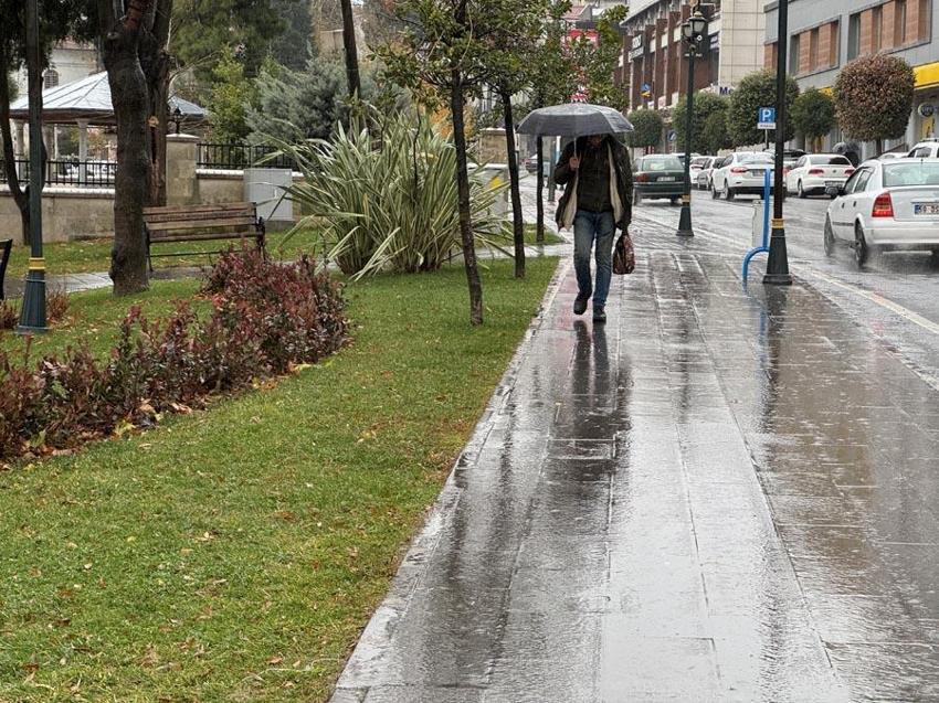 Meteoroloji son hava tahmin raporunu yayınladı birçok ili uyardı: Pazar günü etkili olacak, dikkatli ve tedbirli olun...