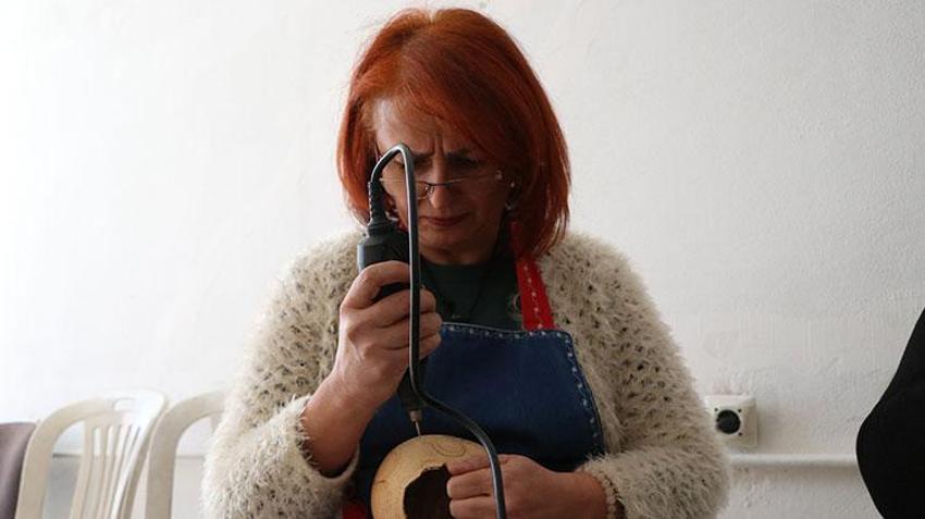 Niğde'de kooperatif kuran kadınlar üretime geçti! Atık malzemelerden süs eşyaları üretiyorlar 