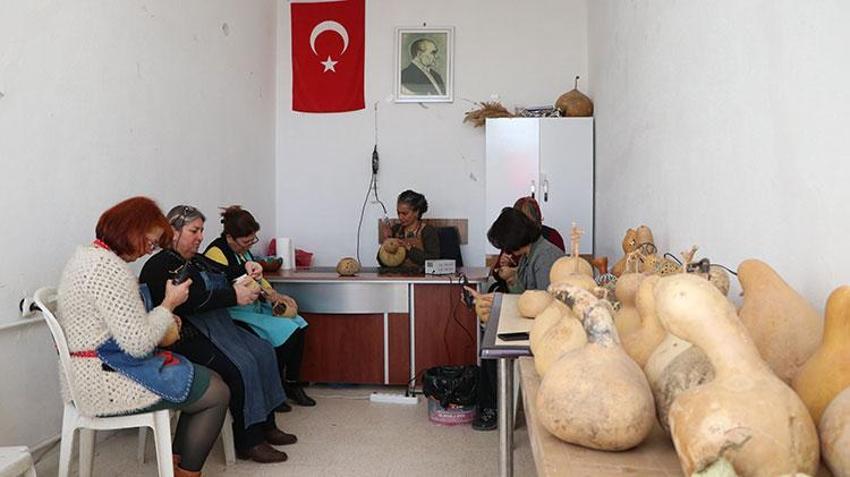 Niğde'de kooperatif kuran kadınlar üretime geçti! Atık malzemelerden süs eşyaları üretiyorlar 