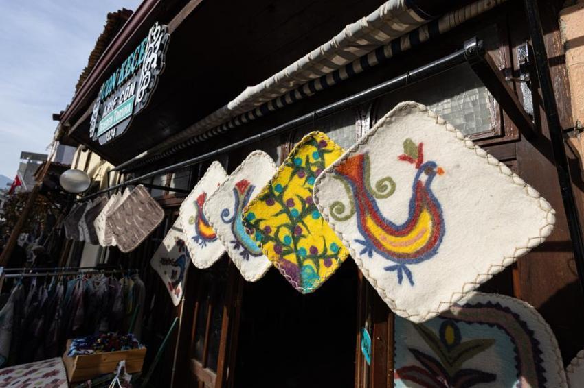 İzmirde geleneksel keçe sanatına modern dokunuşlar! Tire'den dünyaya açıldı: Amerika, Kanada, Almanya gibi ülkelere ulaşıyor