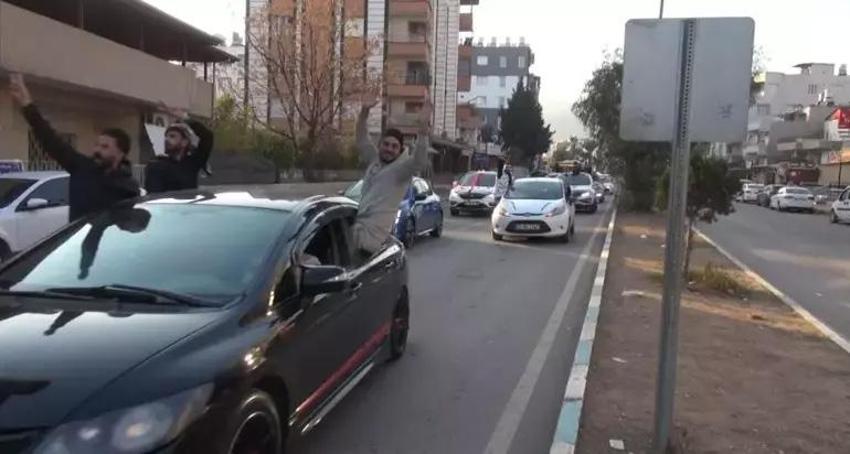 Bu görüntüler Türkiye'den! Suriyeliler Esad'ın devrilmesini konvoylarla kutladılar! Dünya basını Esad'ın çöküşünü böyle verdi