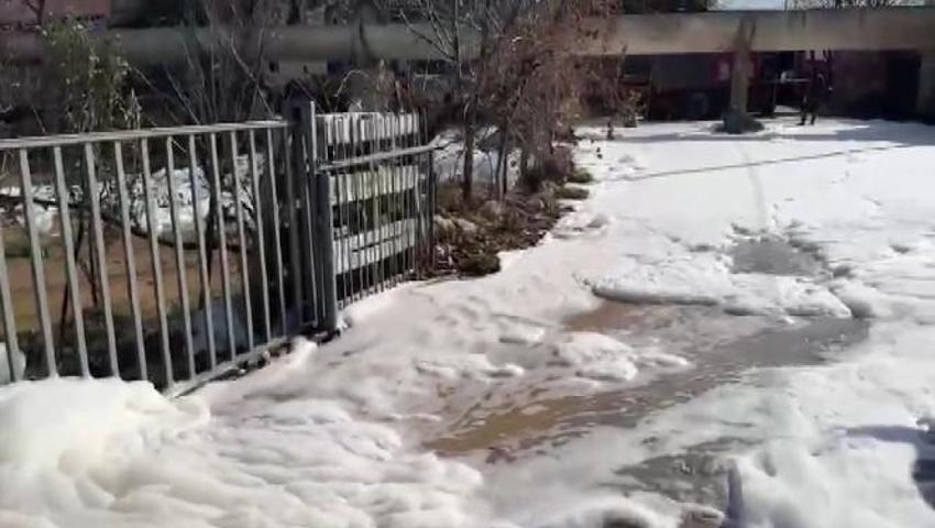 Eğirdir'de 150 tonluk yeni su kaynağı hattını delip su çaldılar! Hattı delip bahçe suladılar