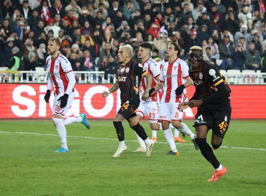 Galatasaray'dan müthiş dönüş! İsyan ettiler: VAR çağırmasına rağmen kırmızı verilmemesi günün özeti