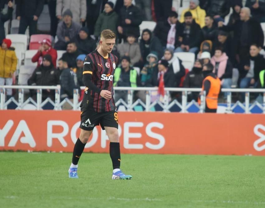 Galatasaray'dan müthiş dönüş! İsyan ettiler: VAR çağırmasına rağmen kırmızı verilmemesi günün özeti