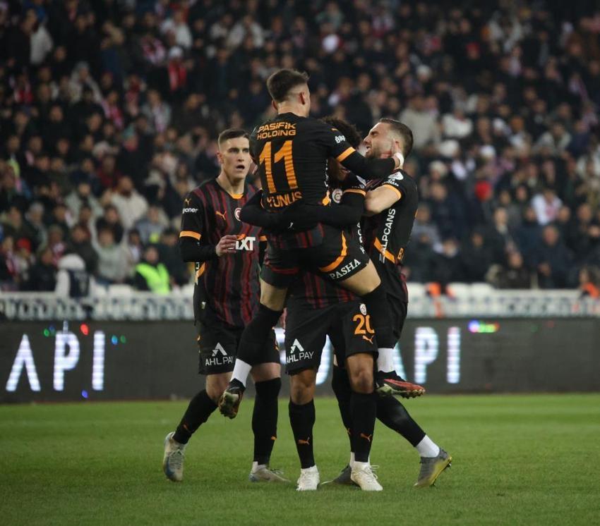 Galatasaray'dan müthiş dönüş! İsyan ettiler: VAR çağırmasına rağmen kırmızı verilmemesi günün özeti