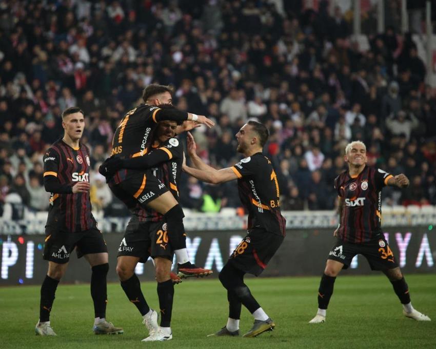 Galatasaray'dan müthiş dönüş! İsyan ettiler: VAR çağırmasına rağmen kırmızı verilmemesi günün özeti