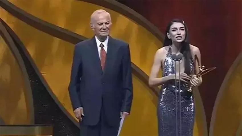 Pantene Altın Kelebek ödülleri sahiplerini buldu! Duygu dolu anlar yaşandı