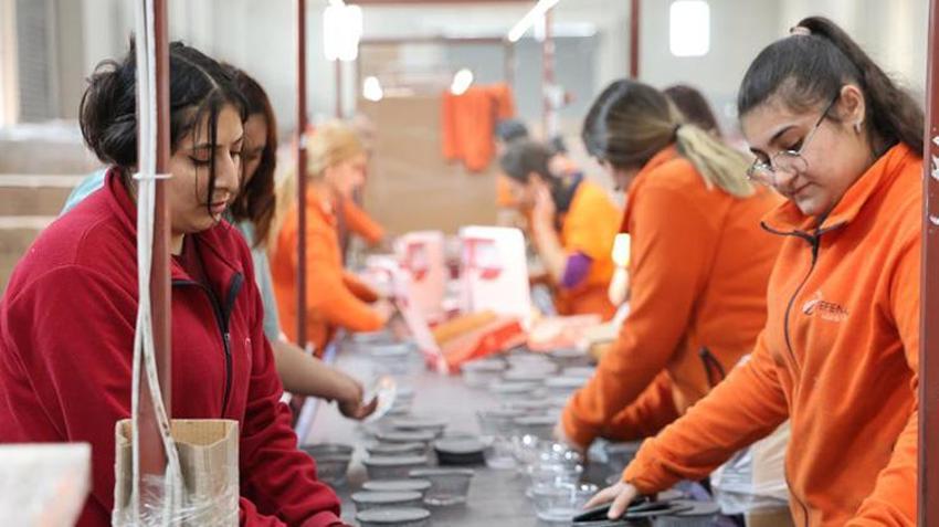 Eskişehir'de bir girişimci eşinin bileziğini bozarak girdiği işte şimdi 750 kişiyi istihdam ediyor