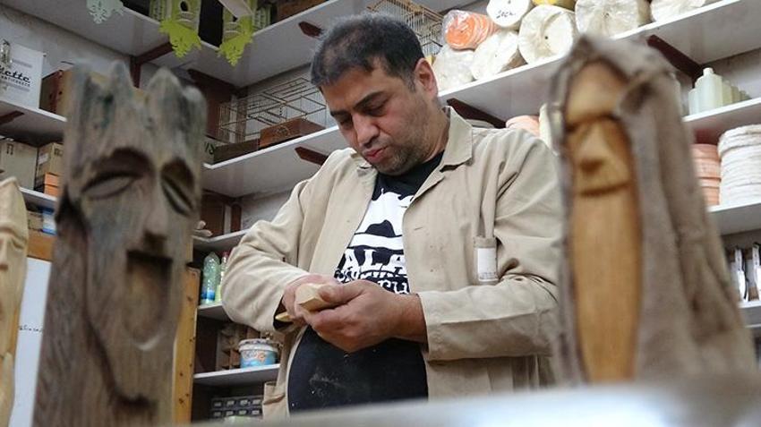 Baba mesleğine döndü! Kıl testere ve iskarpela kullanarak yapıyor, 75 ülkeye satıyor, en ucuzu 2 bin TL