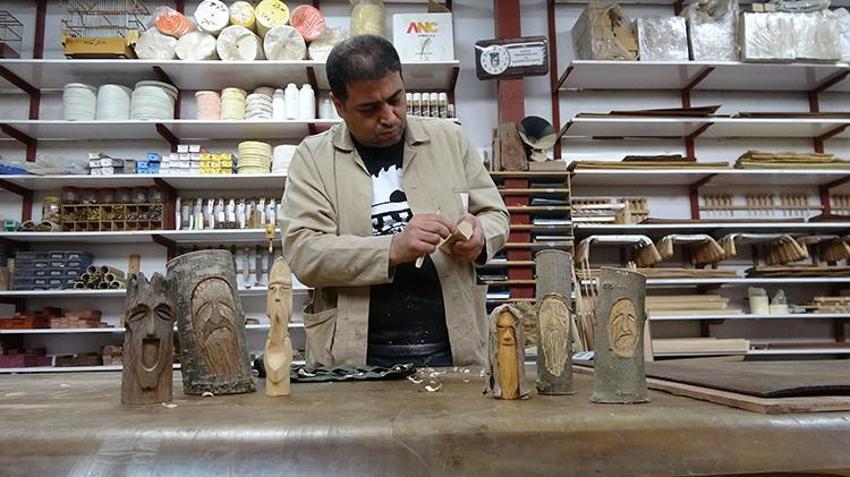 Baba mesleğine döndü! Kıl testere ve iskarpela kullanarak yapıyor, 75 ülkeye satıyor, en ucuzu 2 bin TL