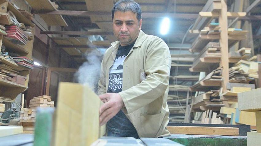 Baba mesleğine döndü! Kıl testere ve iskarpela kullanarak yapıyor, 75 ülkeye satıyor, en ucuzu 2 bin TL