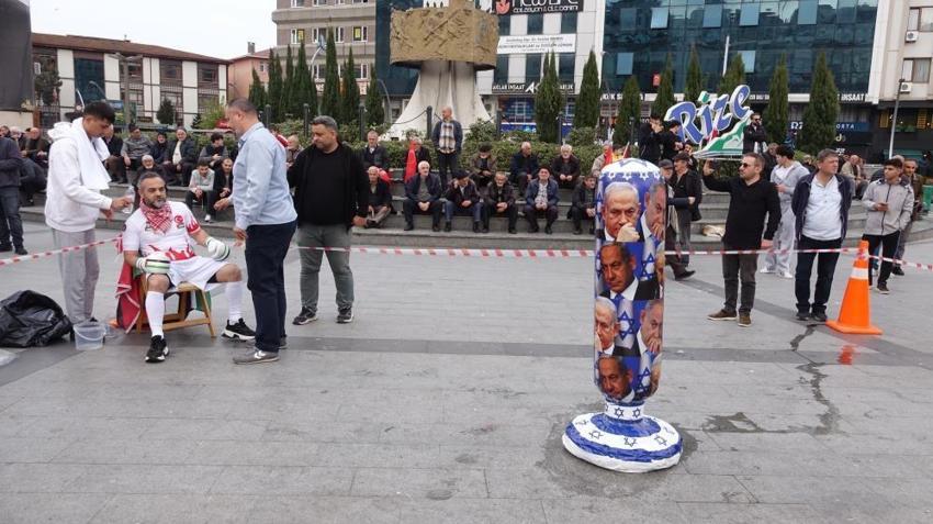 Netanyahu'yu 4 rauntta nakavt etti! Rizeli öğretim üyesinden çılgın gösteri