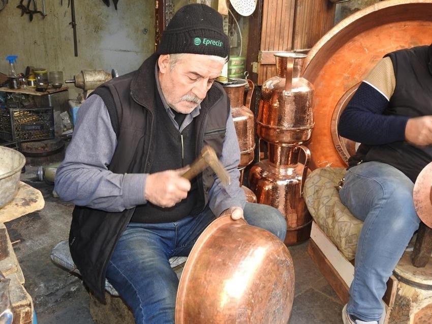 Bakırcı ustasının sılaya dönüşü! Suriye'de mesleğine devam edecek