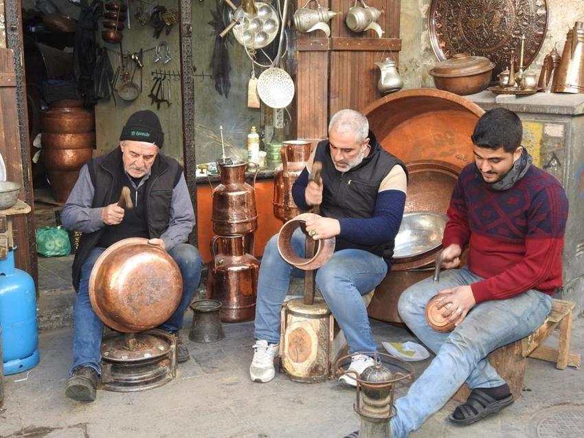 Bakırcı ustasının sılaya dönüşü! Suriye'de mesleğine devam edecek
