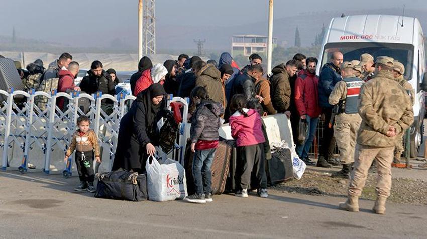 Cilvegözü Gümrük Kapısı'nda Suriyelilerin ülkelerine dönüş yoğunluğu yaşanıyor