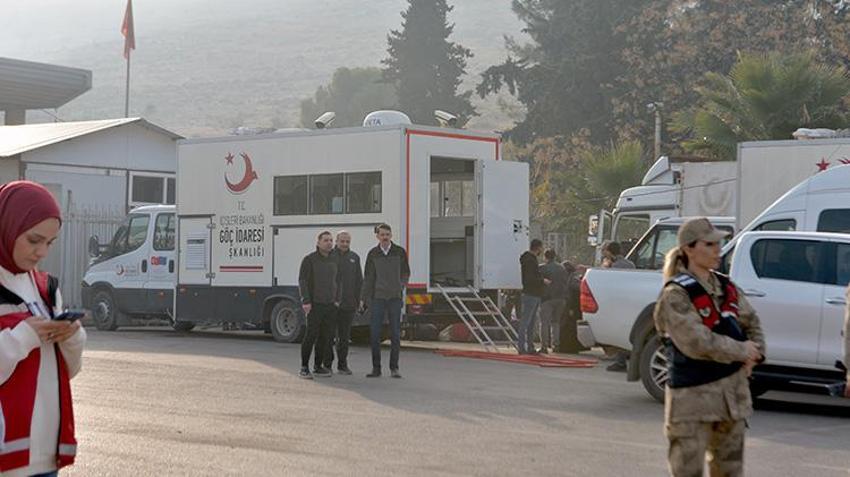 Cilvegözü Gümrük Kapısı'nda Suriyelilerin ülkelerine dönüş yoğunluğu yaşanıyor