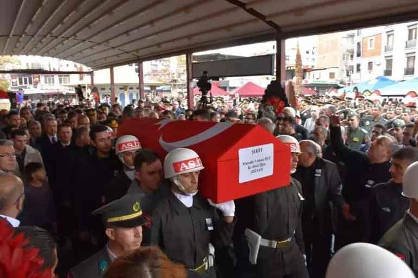 Isparta'da şehit düşen askerlerimize veda! 'Allah'ım cennetine al' diyerek uğurladı