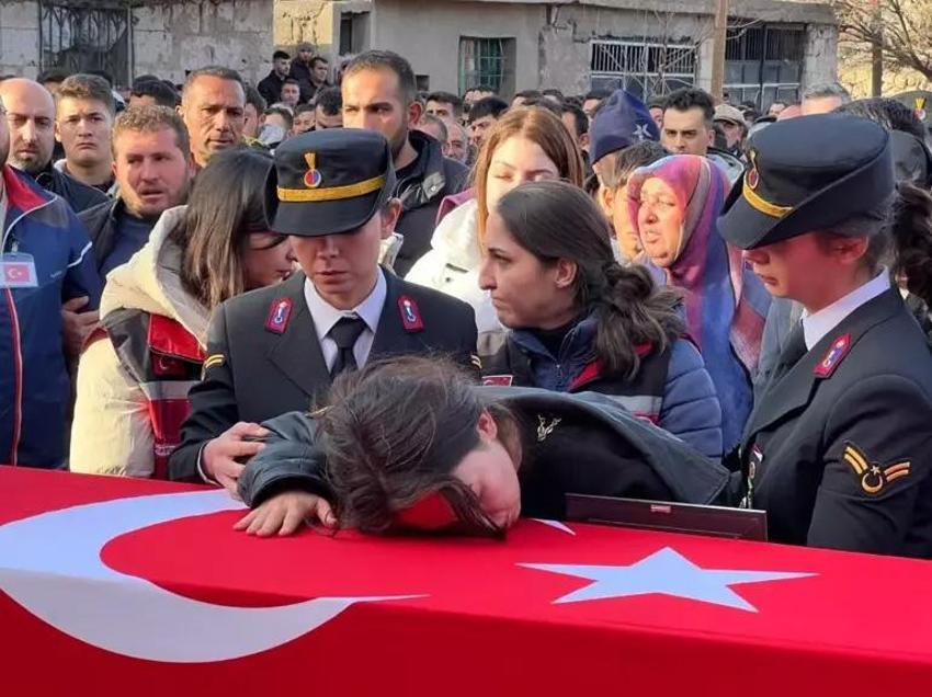 Isparta'da şehit düşen askerlerimize veda! 'Allah'ım cennetine al' diyerek uğurladı