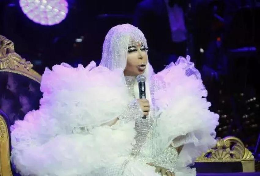 Kıyafeti olay olmuştu! Bülent Ersoy'dan şaşırtan Rihanna açıklaması